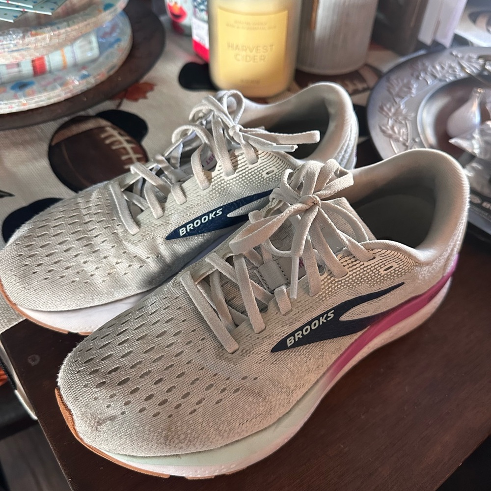 Brooks Athletic Shoes in Cream and Purple